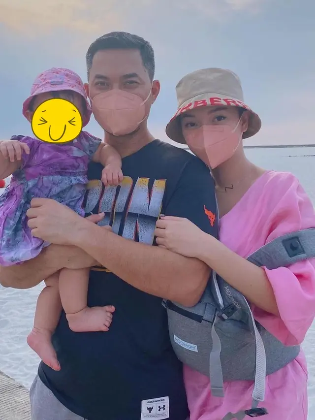 6 Momen Liburan Zaskia Gotik Bareng Suami dan Anak, Nikmati Indahnya Pantai Ancol