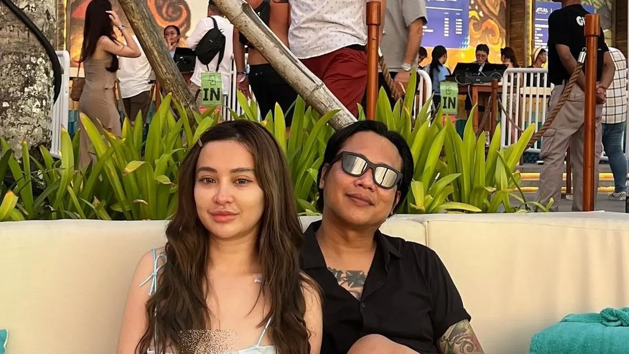 6 Potret Kedekatan Cupi Cupita dan Gofar Hilman, Liburan Bareng di Bali
