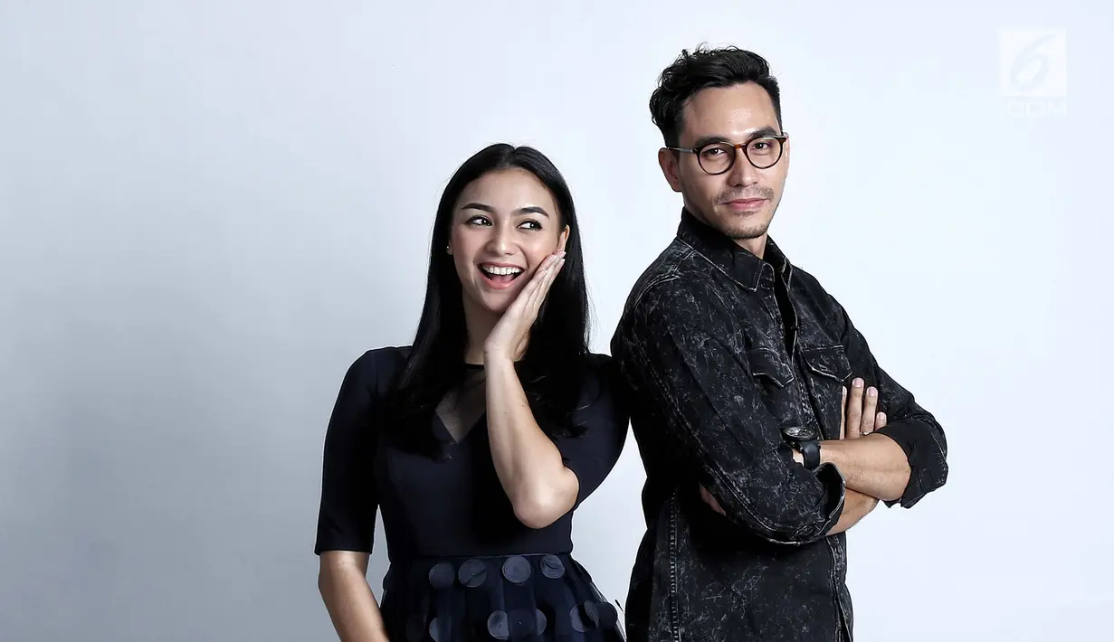 Citra Kirana saat pemotretan usai wawancara film ASIH di kantor KLY, Jakarta (2/10). Film ASIH bercerita tentang wanita dengan banyak kejadiaan naas menimpa hidupnya yang memutuskan membunuh anaknya sendiri lalu bunuh diri.  (Liputan6.com/Herman Zakharia)