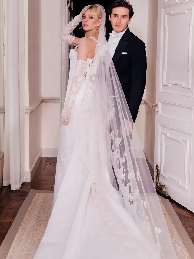 7 Potret Detail Gaun Pengantin Nicola Peltz yang Dinikahi Brooklyn Beckham, Mewah dan Elegan