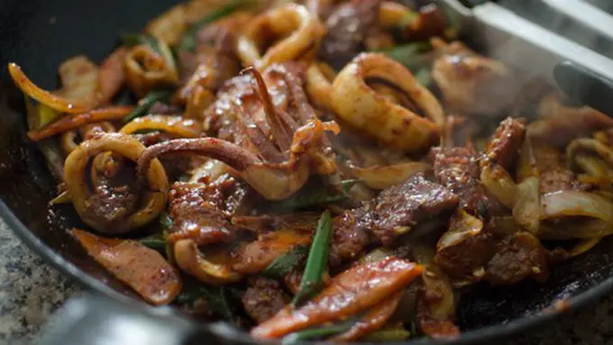 Oseng cumi asin pedas/Foto: copyright Beyond Kimchee