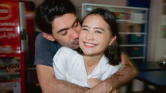 Prilly Latuconsina di perayaan ultah Reza Rahadian (Instagram/prillylatuconsina96)