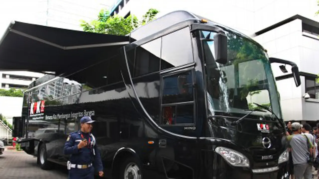 Belajar Pengetahuan Anti-Korupsi di Dalam Bus ACLC KPK