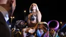 Kedatangan penyanyi Lady Gaga untuk menggelar konser di Athena, Yunani, Rabu (17/9/14). (REUTERS/Alkis Konstantinidis)