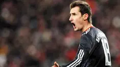 Reaksi striker Bayern Muenchen Miroslav Klose di laga lanjutan Bundesliga melawan VfB Stuttgart di Stuttgart, 19 Desember 2010. Muenchen menang 5-3. AFP PHOTO / CHRISTOF STACHE 