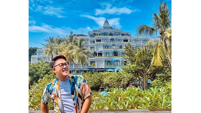 7 Potret Danang D'Academy di Luar Panggung, Tampil Kasual dan Stylish