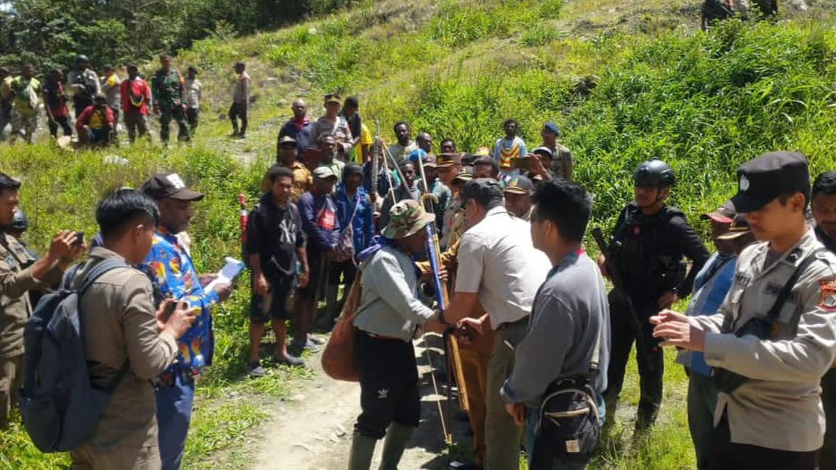 Satgas Damai Cartenz Tangkap DPO KKB Mairon Tabuni di Bandara Ilaga Papua Berita Viral Hari Ini Senin 21 Oktober 2024