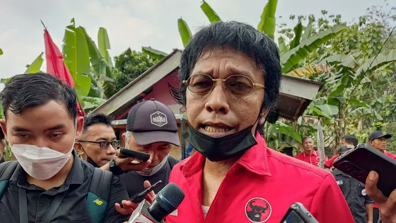Politikus Partai Demokrasi Indonesia Perjuangan (PDIP) Adian Napitupulu