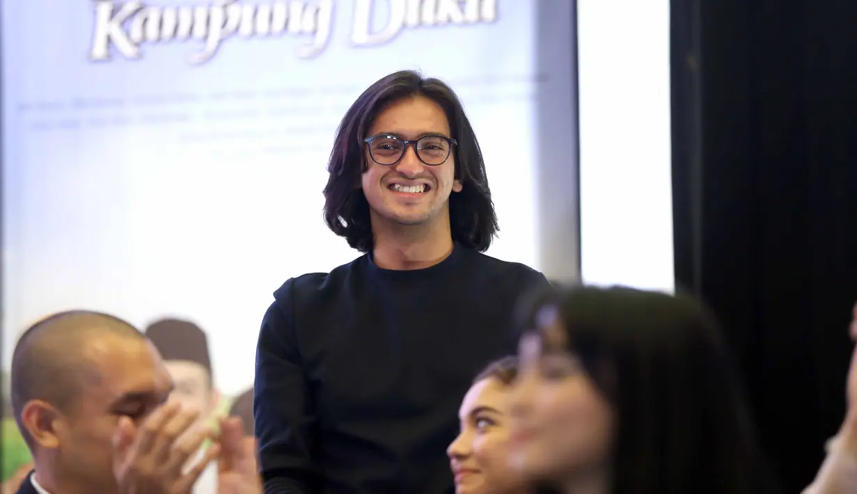 Memerankan karakter yang lebih dewasa, tentunya Omar juga mendapat tuntutan dalam urusan penampilan. Ia diminta untuk memanjangkan bulu-bulu di wajahnya dan ini bukan hal yang mudah bagi Omar. (Nurwahyunan/Bintang.com)