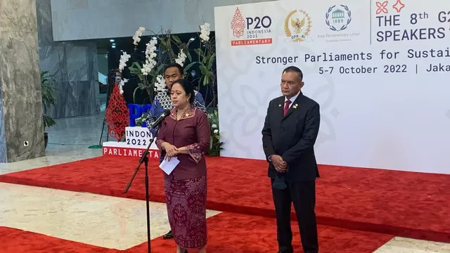 Ketua DPR RI Puan Maharani didampingi oleh Wakil Ketua DPR RI Rahmat Gobel dan Lodewijk Freidrich Paulus dalam press conference usai penyelenggaraan P20 di Gedung DPR, Jumat (7/10/2022). (Liputan6/Benedikta Miranti)