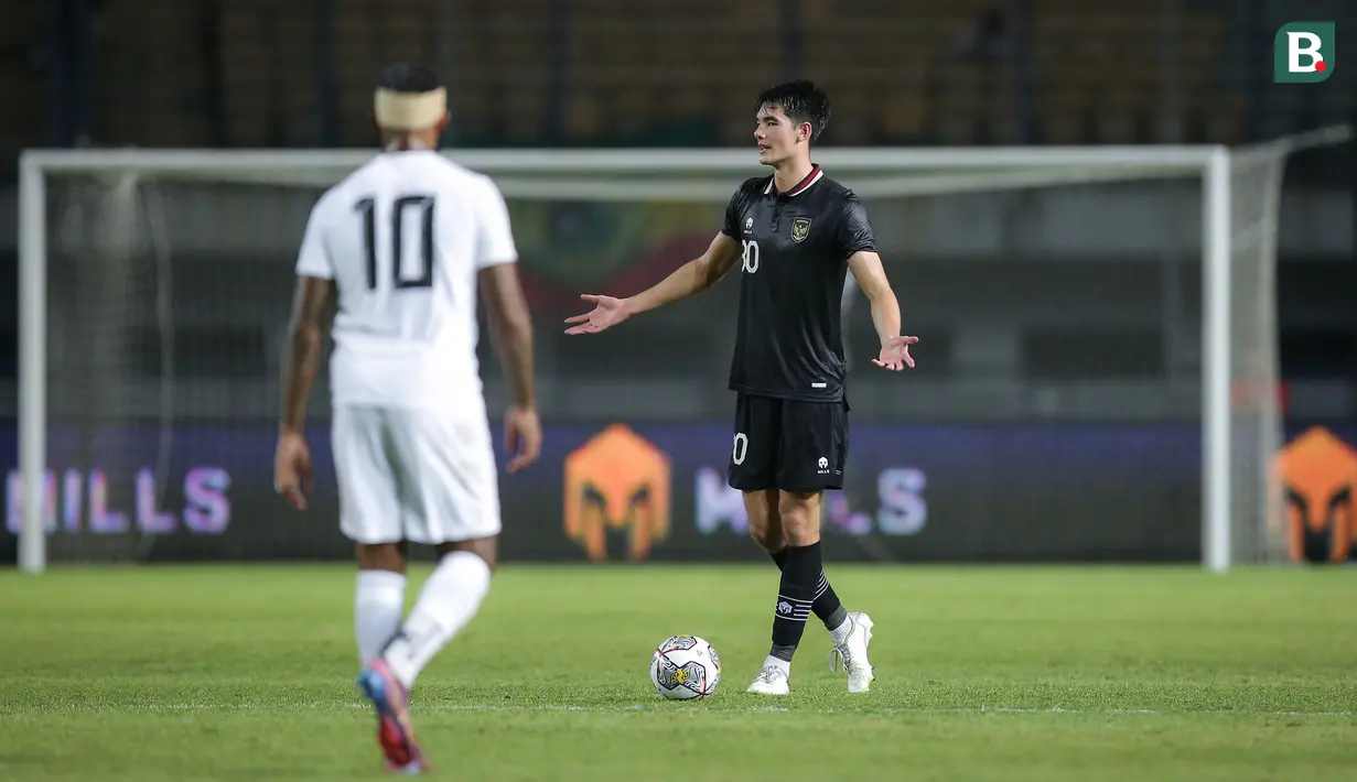 <p>Pemain Timnas Indonesia, Elkan Baggott saat laga uji coba FIFA Matchday antara Timnas Indonesia menghadapi Curacao di Stadion Gelora Bandung Lautan Api (GBLA), Bandung, Jawa Barat, Sabtu (24/9/2022) malam WIB. (Bola.com/Bagaskara Lazuardi)</p>