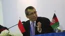 Dirjen Amerika-Eropa Kemenlu Dian Triansjah Djani saat memberikan keterangan mengenai kerja sama triangular  di JCC, Minggu (19/4/2015). Indonesia dan Norwegia sepakat meneruskan kerjasama untuk memperkuat sektor sosial. (Liputan6.com/Herman Zakharia)
