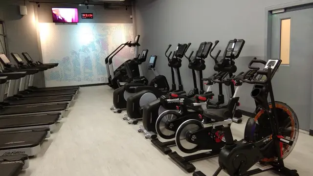 Fasilitas Anytime Fitness di Glodok, Jakarta.