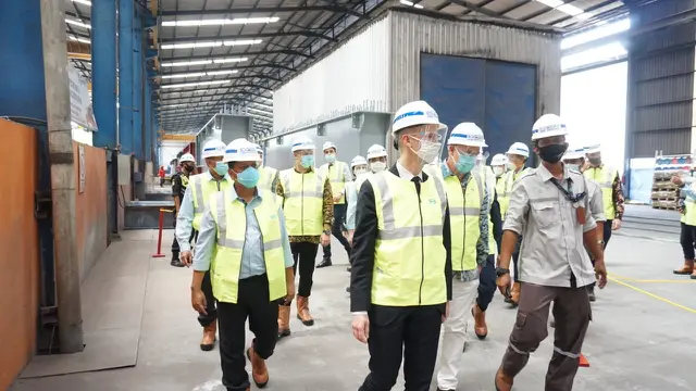 Menteri Delegasi Perdagangan Luar Negeri dan Daya Tarik Ekonomi Prancis Frank Riester mengunjungi Pabrik Fabrikasi Baja milik PT Wijaya Karya Industri & Konstruksi (WIKA IKON) di Balaraja