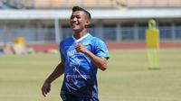 Bek sayap Persib Bandung, Henhen Herdiana. (Bola.com/Erwin Snaz)