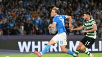Momen Rasmus Hojlund cetak gol ke gawang Sporting dan membawa Napoli menang di Liga Champions. (Alberto PIZZOLI / AFP)