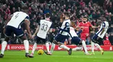 Liverpool masih terlalu perkasa bagi Tottenham. Pasukan Arne Slot tampil dominan selama 90 menit untuk mengamankan kemenangan telak 4-0 dan mengubah agregat jadi 4-1. (AP Photo/Jon Super)