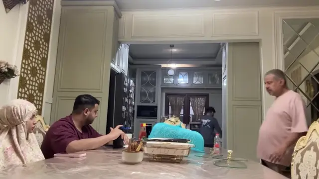 Potret Ruang Makan di Rumah Fadil Jaidi saat Sahur (Foto: YouTube Fadil Jaidi)