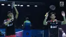 Ganda putra Indonesia, Fajar Alfian/M Rian Ardianto bersorak usai mengalahkan Jelle Maas/Robin Tabeling (Belanda) pada 16 besar Indonesia Open 2018, Istora GBK, Jakarta, Kamis (5/7). Fajar/Rian unggul 21-18, 19-21, 21-14. (Liputan6.com/Helmi Fithriansyah)