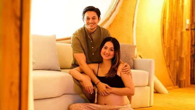 Usia Kandungan 6 Bulan, Ini 6 Momen Andrew Andika Ajak Istri Babymoon di Bali