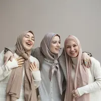 ilustrasi perempuan berkerudung/Image by freepik