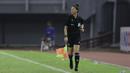 Kim Kyoung-min merupakan salah satu dari tiga wasit wanita asal Korea Selatan yang ditunjuk AFC untuk Kualifikasi Piala Asia U-20 2023 yang berlangsung di Gelora Bung Tomo, Surabaya. (Bola.com/Ikhwan Yanuar)