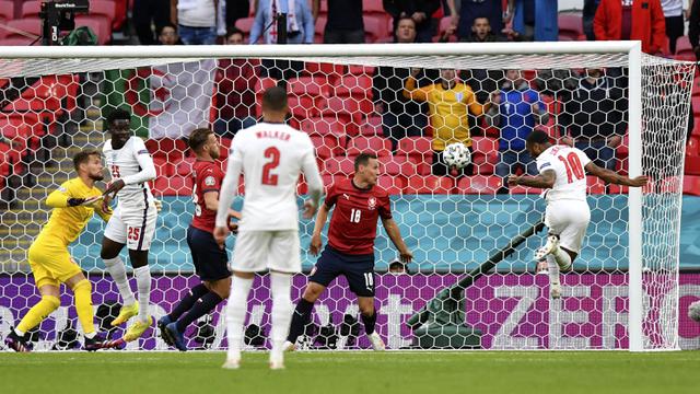 Foto Piala Eropa: God Save The Queen, Timnas Inggris Menang Tipis dan Juara Grup D Euro 2020