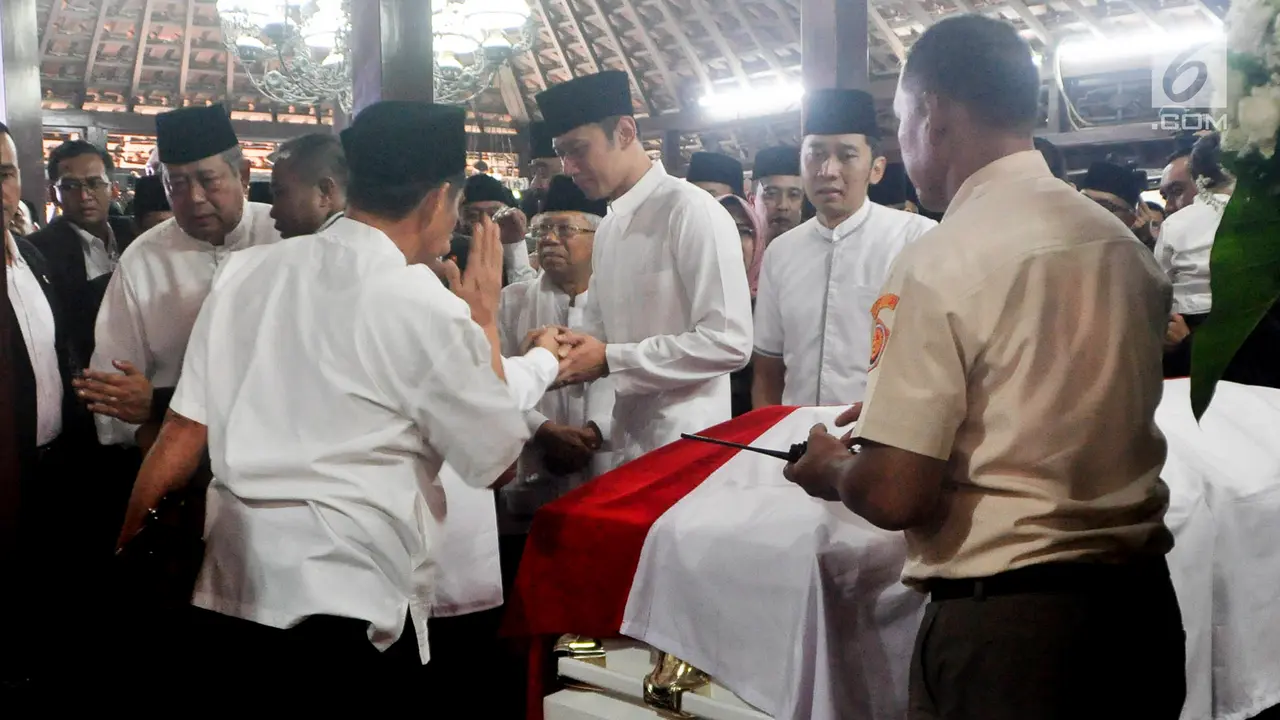 Tangis SBY, AHY, dan Ibas di Persemayaman Ani Yudhoyono