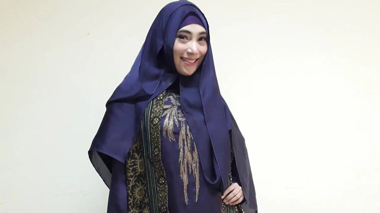 Inka Christie yang Selalu Tampil Modis