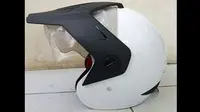 Helm standar pabrikan Honda CRF 150L dibully netizen. (Ghuponkmotoride)
