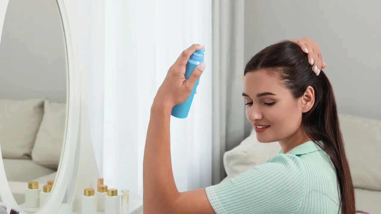 Cara Pakai Dry Shampoo agar Terbebas dari Rambut Lepek, Bikin Penampilan Auto Standout!