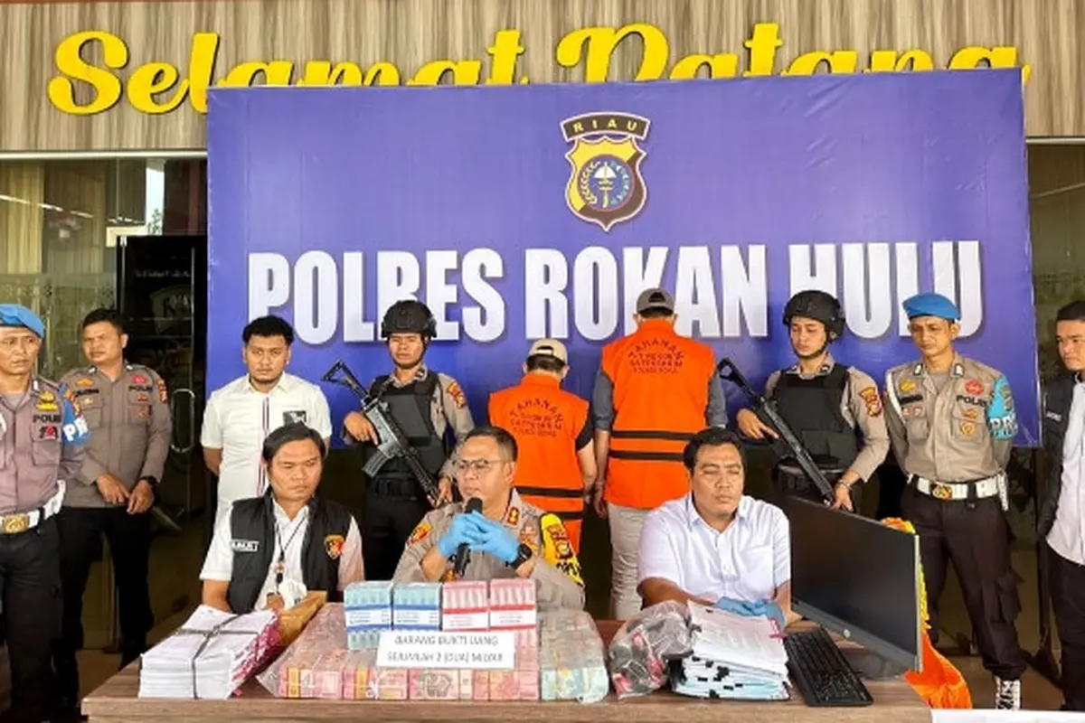 Konferensi pers lengkapnya penyidikan korupsi pengadaan BBM di Polres Rokan Hulu.
