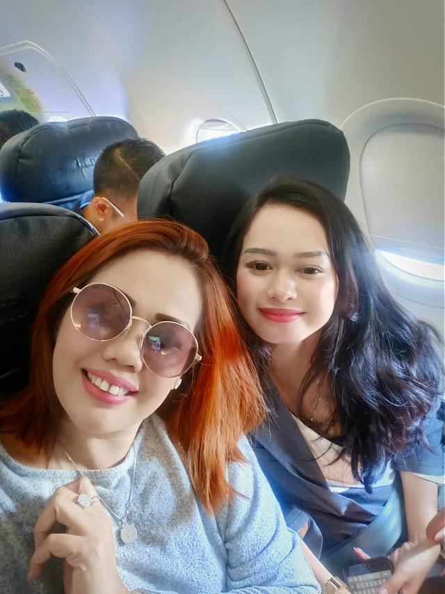 Bertengkar hingga Putuskan Adopsi Anak, Ini 6 Momen Kebersamaan Elly Sugigi dan Putri Kandungnya