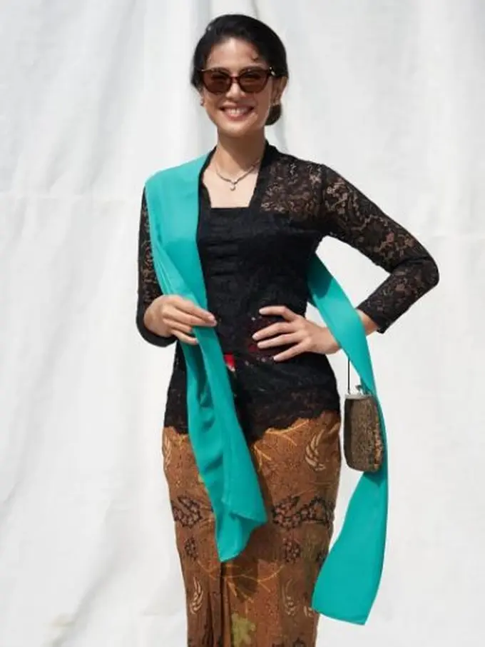 Dian Sastrowardoyo berkebaya (Instagram/therealdisastr)