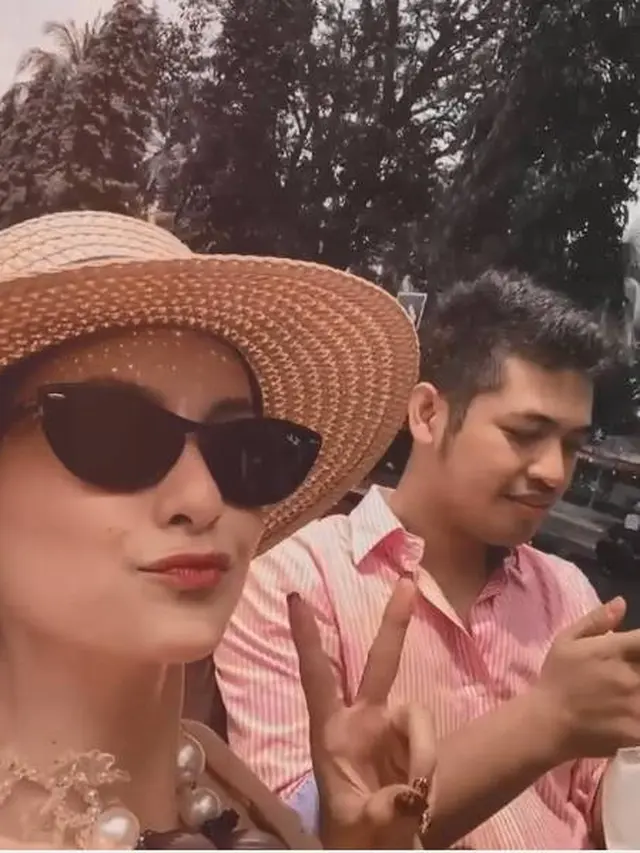 Sebulan Menikah, Ini 6 Momen Seru Liburan Clara Bernadeth dan Suami