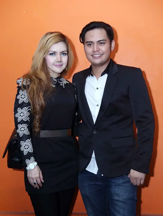 Kisruh Fairus dan Galih di duga lantaran disulut api cemburu. Hal itu diungkapkan oleh kekasihnya yang memiliki bukti bahwa Fairuz masih mencintai Galih. (Nurwahyunan/Bintang.com)