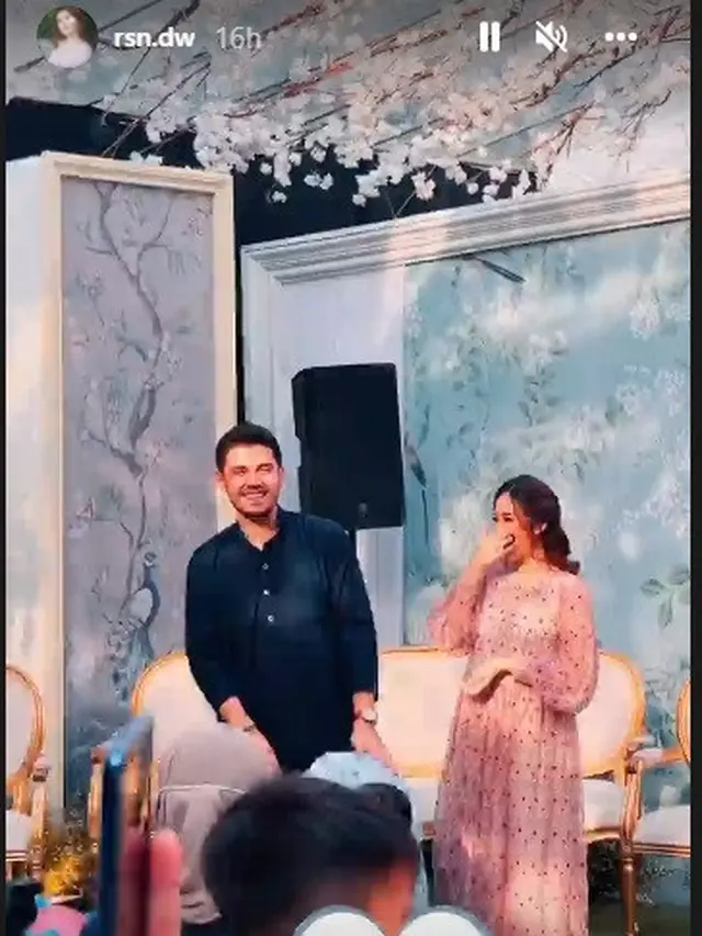 Faradilla Yoshi dan Bryan Mckenzie gelar tasyakuran 4 bulanan dan gender reveal calon anaknya