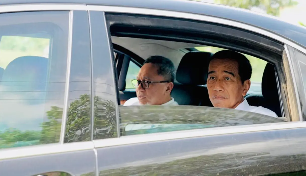 <p>Jokowi menekankan pentingnya perbaikan infrastruktur jalan untuk mendukung mobilitas orang dan barang. Dia menyampaikan biaya logistik akan tergantung pada infrastruktur yang ada. (Foto: Laily Rachev - Biro Pers Sekretariat Presiden)</p>