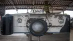 Sebuah peti mati berbentuk kamera yang dibuat oleh Hello Design Works Coffin di Accra, Ghana (10/10). Peti mati ini telah ditampilkan dalam pameran seni rupa di seluruh dunia. (AFP Photo/Stefan Heunis)