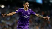 Real Madrid berhasil meraih kemenangan 2-0 melawan Espanyol pada laga pekan keempat La Liga 2016-2017 di Estadi Cornella-El Prat, Senin (19/9/2016) dini hari WIB. Gol Madrid dicetak James Rodriguez dan Karim Benzema. (AFP/Pau Barrena)