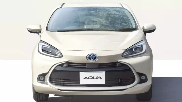 Toyota Aqua (Toyota)