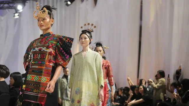 Rasa Baru Wastra Nusantara dalam Koleksi Mel Ahyar “Kultulibrasi”