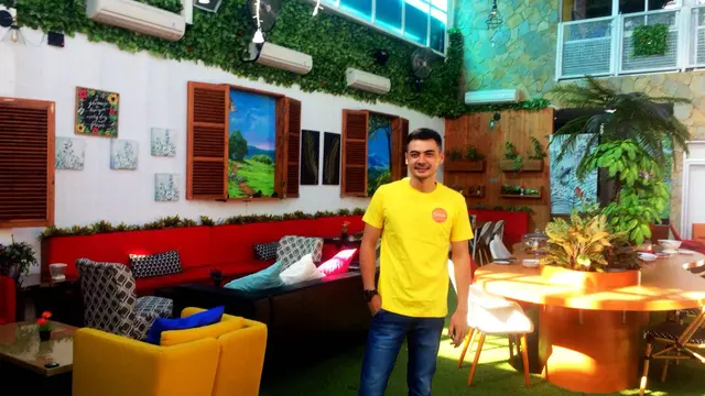 Jerry In't Veld dikenal lewat perannya sebagai Eksel di sinetron Ganteng Ganteng Serigala.