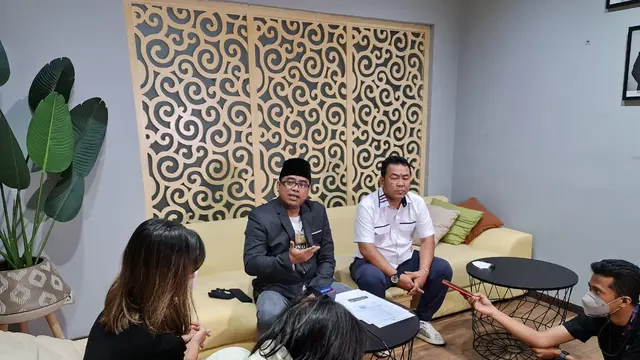Tim kuasa hukum dosen Universitas Indonesia (UI) Ade Armando resmi melaporkan Sekretaris Jenderal Partai Amanat Nasional (Sekjen PAN) Eddy Soeparno ke polisi.