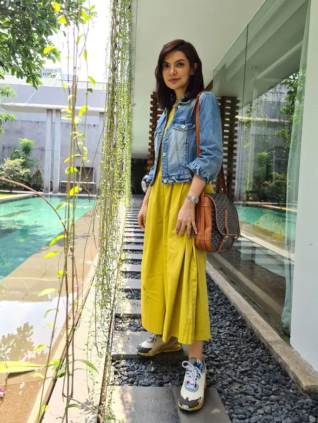 Jadi Inspirasi, 7 Gaya Najwa Shihab Ini Kece Abis Bak Anak Muda