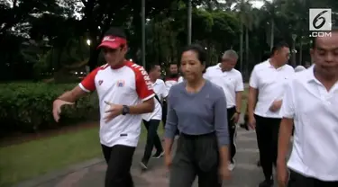 Sandiaga Uno usai jalan pagi bersama menteri BUMN mengaku tidak mempersoalkan protes warga di media sosial. Program penutupan jalan di Tanah Abang di klaim Sandi mendapat respon positif.
