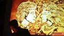 Citizen6, Bandung: Tarian tangan Fauzan menyuguhkan berbagai lukisan yang mengacu pada relief candi. Wayang Orchestra nama awal yang kini diganti bayangan pasir orchestra. 