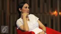 Mulan Jameela saat menjadi bintang tamu di talkshow Liputan6.com, Dear Haters, Jakarta, Kamis (7/4/2016). (Liputan6.com/Herman Zakharia)