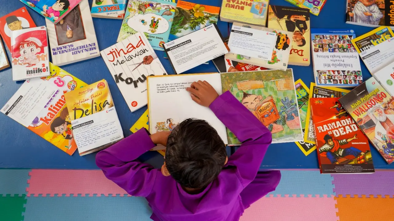 Insan Grup MIND ID Distribusikan 4160 Buku untuk Anak-anak Indonesia