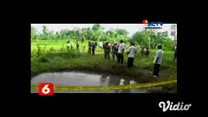 Desa Batuputih Kenek, Kecamatan Batuputih, Kabupaten Sumenep, Madura, Jawa Timur, dihebohkan dengan adanya air seperti mendidih di tengah sawah. Namun, air tersebut tidak panas. Di lokasi juga tidak ada bau yang menyengat seperti gas.